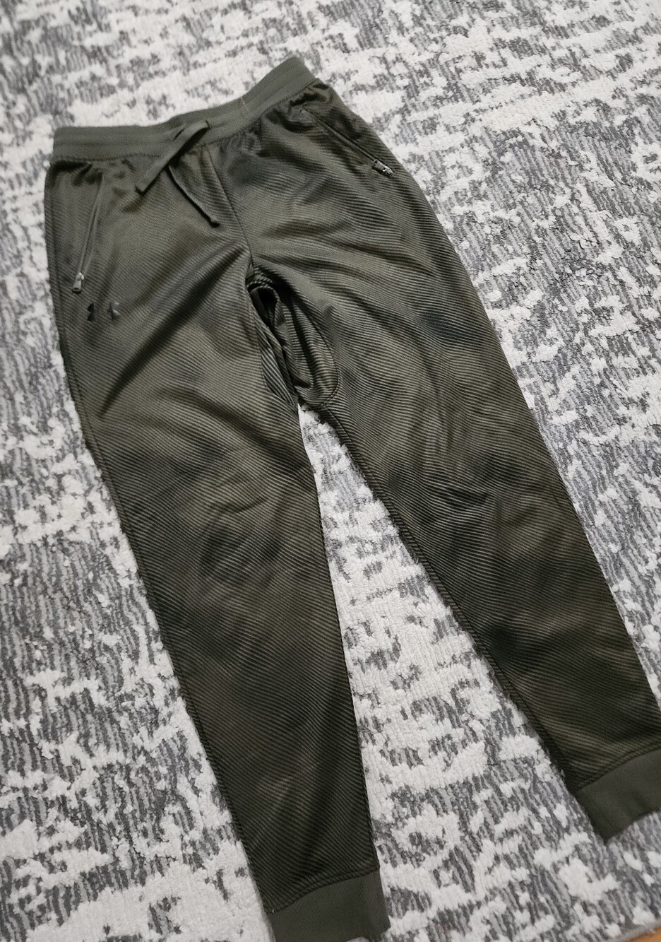 Size Youth LARGE Under Armour Men's Olive Ribbed Joggers LIKE NEW